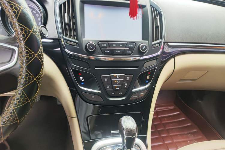 Used Buick Regal 2014 2.0L Leading Fashion Edition Audio And AC Panel