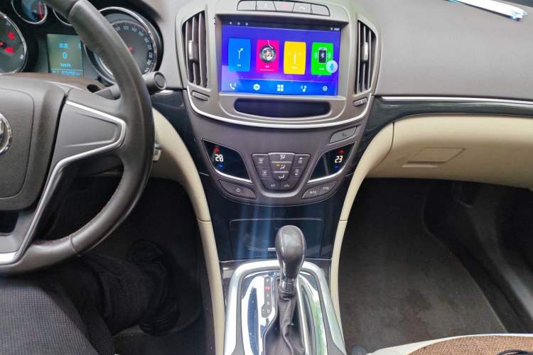 Used Buick Regal 2014 2.0L Leading Fashion Edition Audio And AC Panel
