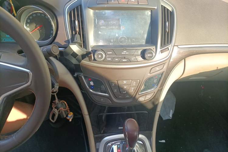 Used Buick Regal 2014 2.0L Leading Fashion Edition Audio And AC Panel