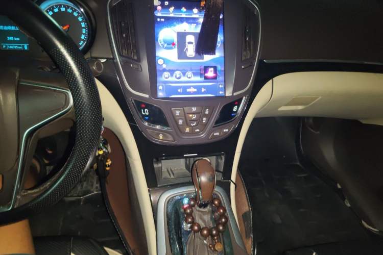 Used Buick Regal 2014 2.0L Leading Fashion Edition Audio And AC Panel