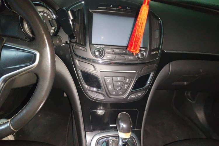 Used Buick Regal 2014 1.6T Fashionable Tech Edition Audio And AC Panel