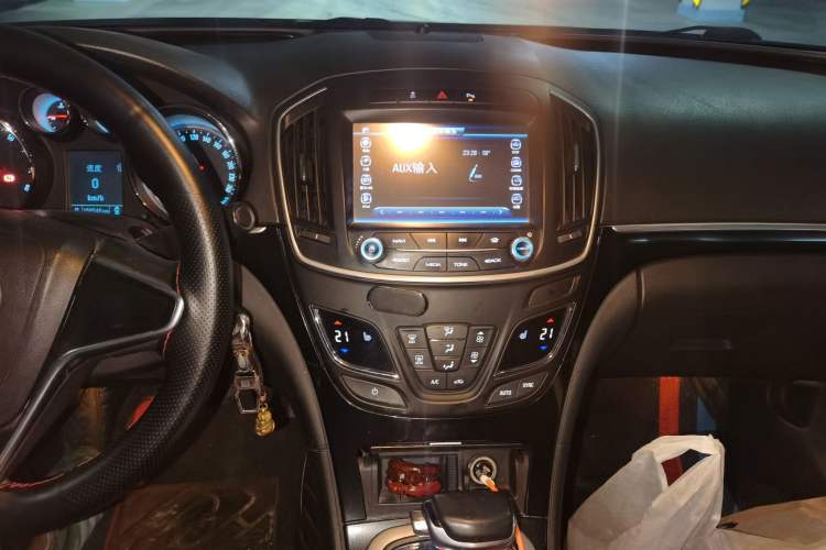 Used Buick Regal 2014 1.6T Fashionable Tech Edition Audio And AC Panel