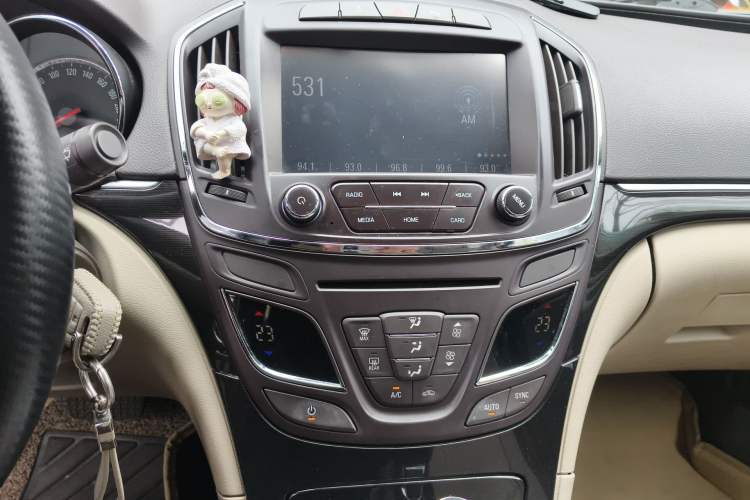 Used Buick Regal 2014 2.0L Leading Fashion Edition Audio And AC Panel