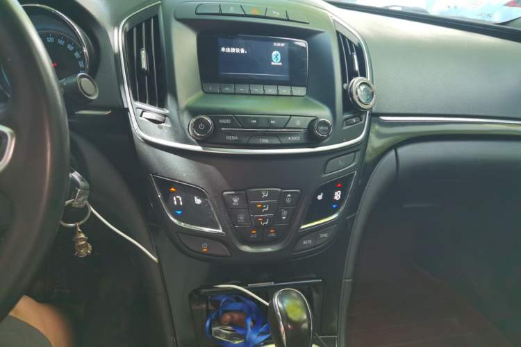 Used Buick Regal 2014 1.6T Fashionable Tech Edition Audio And AC Panel
