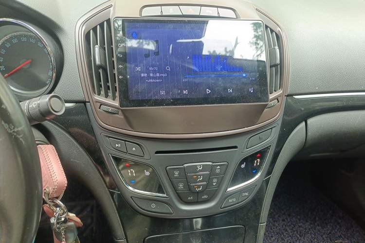 Used Buick Regal 2014 1.6T Fashionable Tech Edition Audio And AC Panel