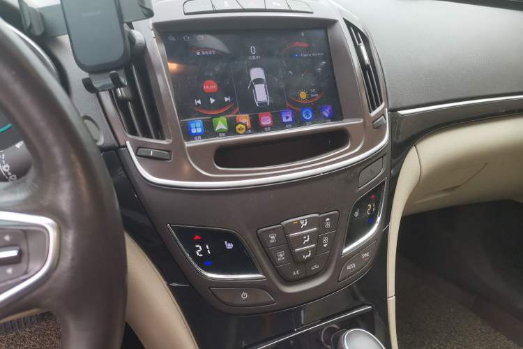 Used Buick Regal 2014 2.0L Elite Fashion Edition Audio And AC Panel