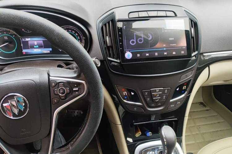 Used Buick Regal 2014 2.0L Elite Fashion Edition Audio And AC Panel