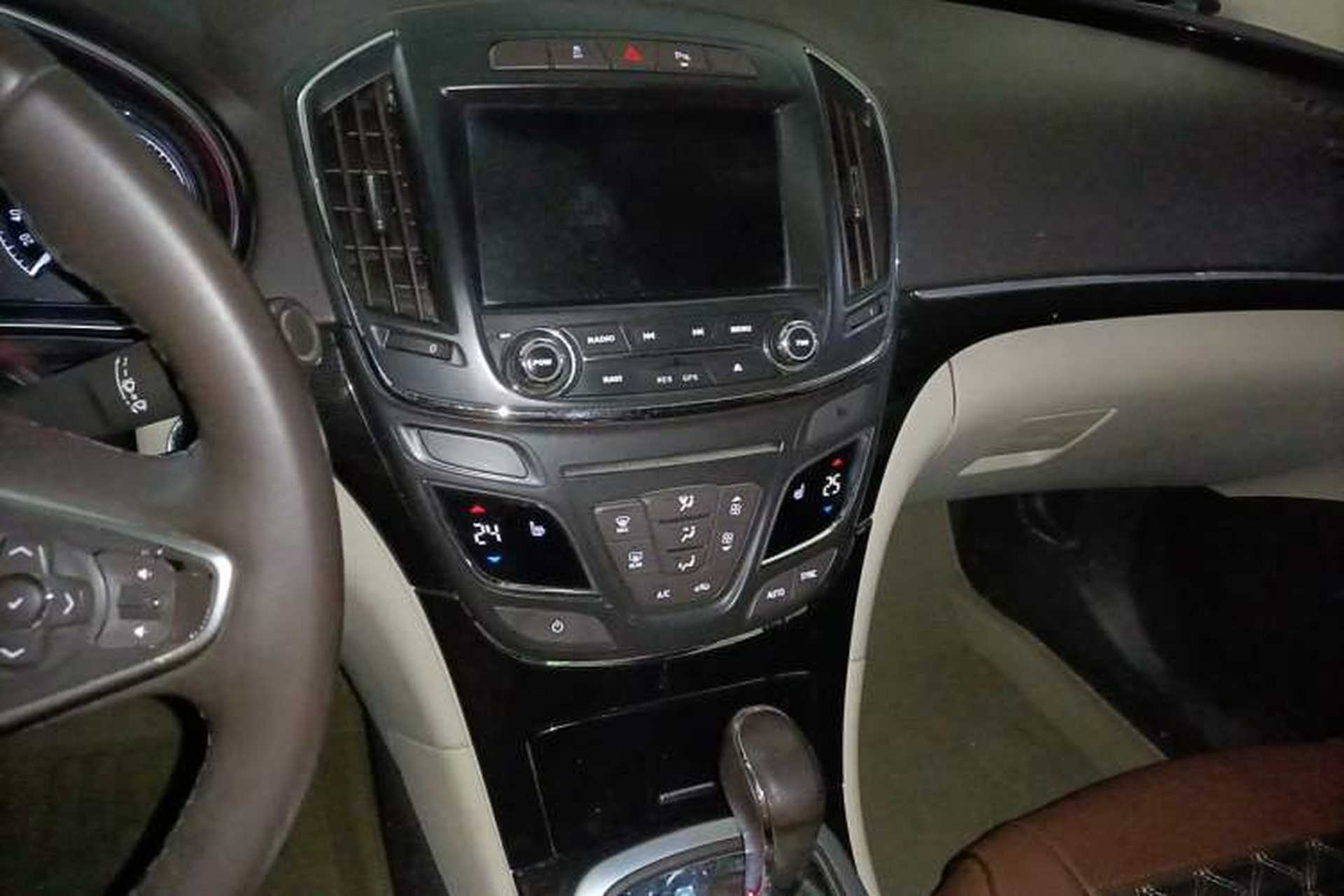 Used Buick Regal 2014 2.0L Elite Fashion Edition Audio And AC Panel