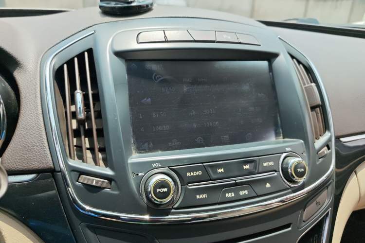 Used Buick Regal 2014 2.0L Leading Fashion Edition Audio And AC Panel