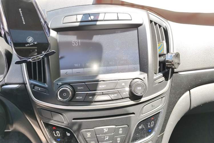 Used Buick Regal 2014 1.6T Fashionable Tech Edition Audio And AC Panel
