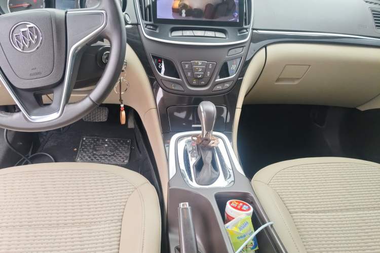 Used Buick Regal 2014 2.0L Leading Fashion Edition Audio And AC Panel