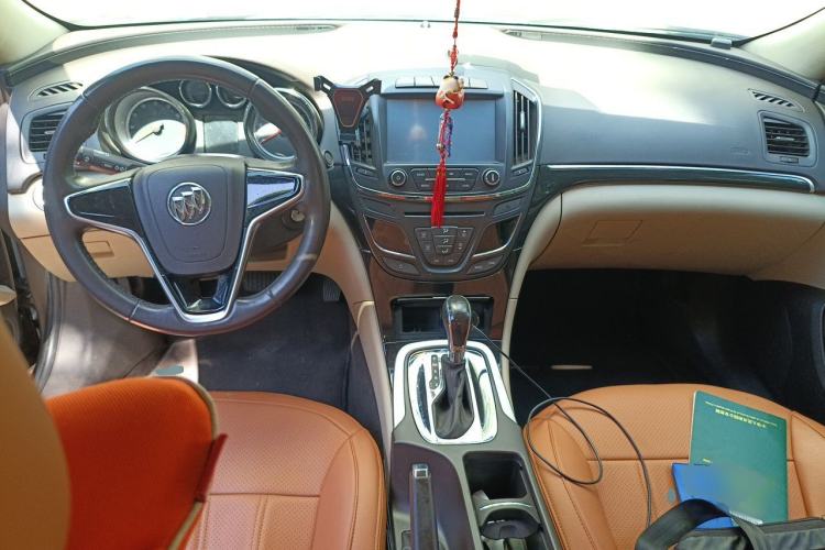 Used Buick Regal 2014 2.0L Leading Fashion Edition Center Console