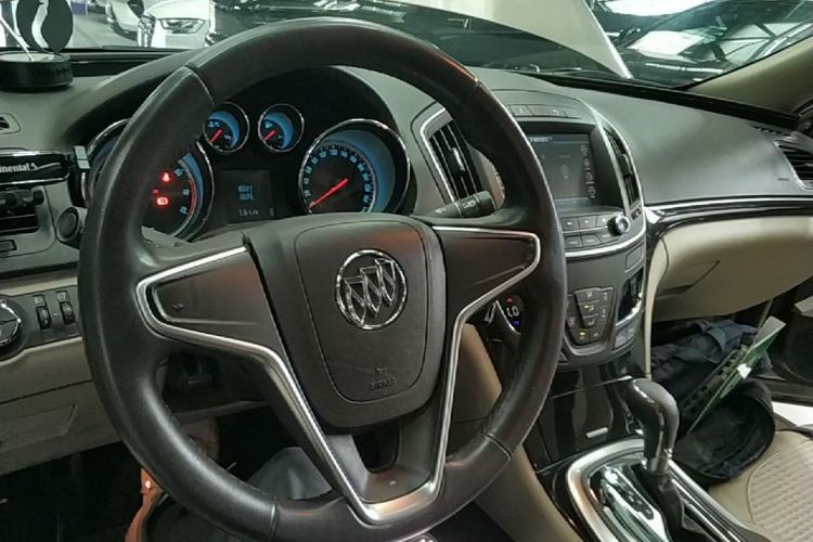 Used Buick Regal 2014 2.0L Leading Fashion Edition Center Console