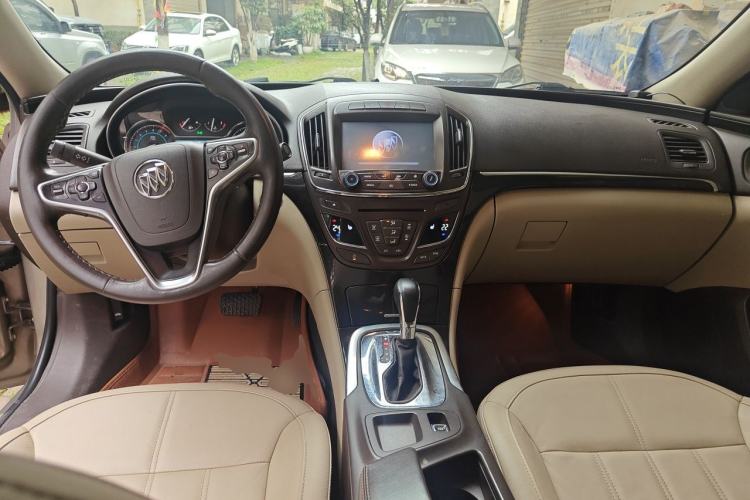 Used Buick Regal 2014 2.0L Elite Fashion Edition Center Console