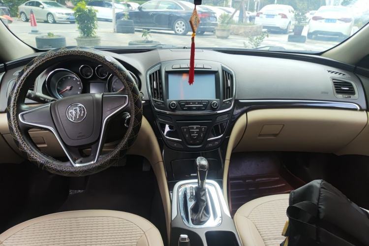 Used Buick Regal 2014 2.0L Leading Fashion Edition Center Console