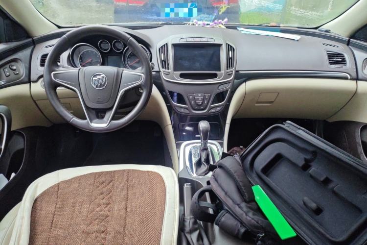 Used Buick Regal 2014 2.0L Leading Fashion Edition Center Console