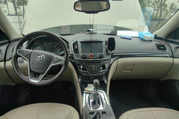 Used Buick Regal 2014 2.0L Elite Fashion Edition Center Console