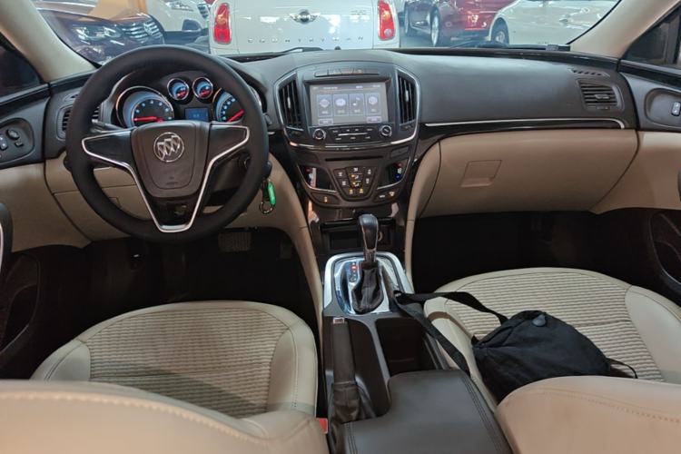 Used Buick Regal 2014 2.0L Leading Fashion Edition Center Console