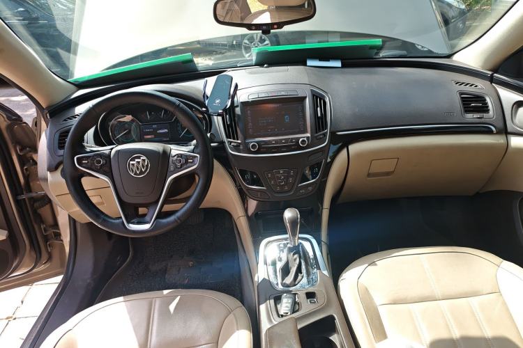 Used Buick Regal 2014 2.0L Elite Fashion Edition Center Console