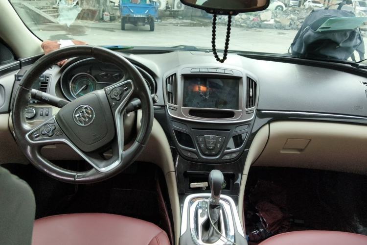Used Buick Regal 2014 2.0L Elite Fashion Edition Center Console