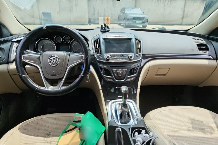 Used Buick Regal 2014 2.0L Leading Fashion Edition Center Console