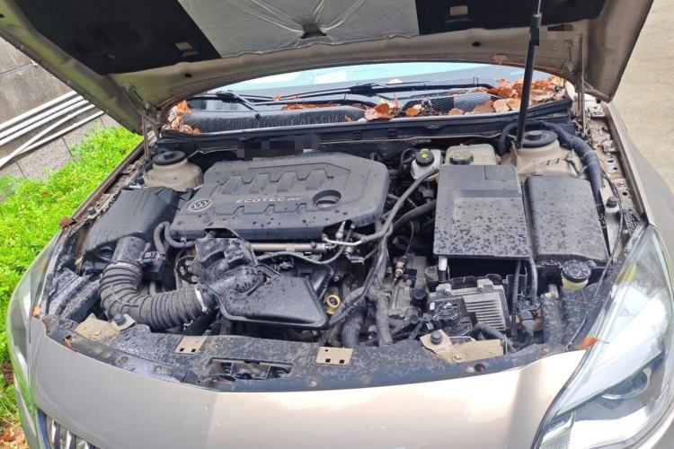 Used Buick Regal 2014 2.0L Leading Fashion Edition Engine Bay