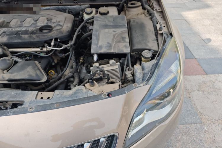 Used Buick Regal 2014 2.0L Elite Fashion Edition Engine Bay Left