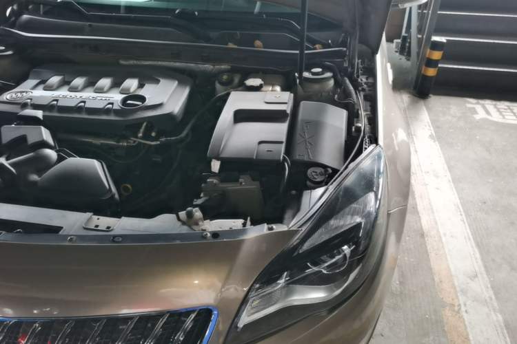 Used Buick Regal 2014 2.0L Leading Fashion Edition Engine Bay Left