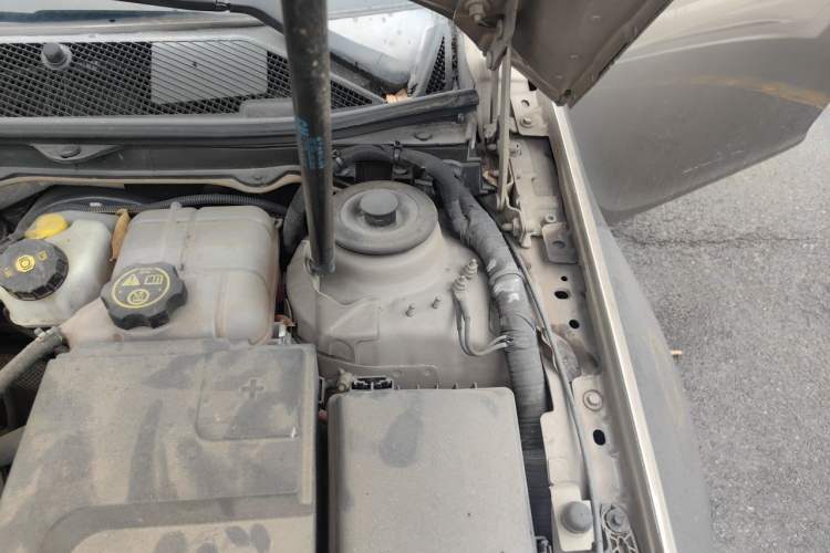 Used Buick Regal 2014 2.0L Elite Fashion Edition Engine Bay Left