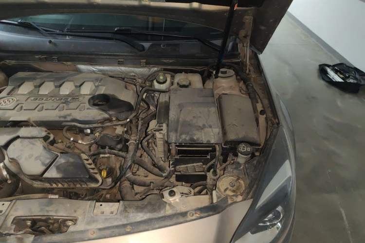 Used Buick Regal 2014 2.4L SIDI Luxury Fashion Edition Engine Bay Left