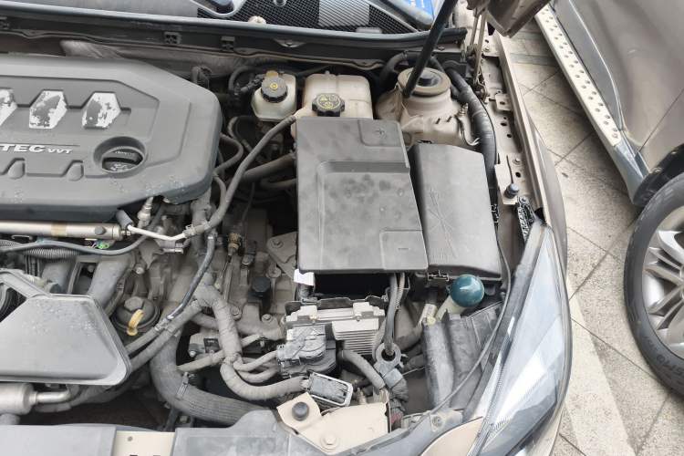 Used Buick Regal 2014 2.0L Leading Fashion Edition Engine Bay Left