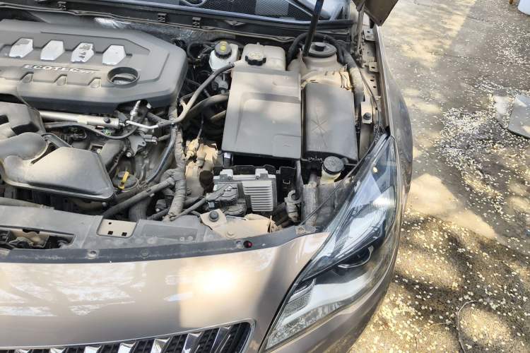 Used Buick Regal 2014 2.0L Leading Fashion Edition Engine Bay Left
