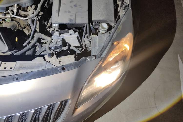 Used Buick Regal 2014 2.0L Leading Fashion Edition Engine Bay Left