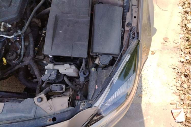 Used Buick Regal 2014 2.0L Elite Fashion Edition Engine Bay Left