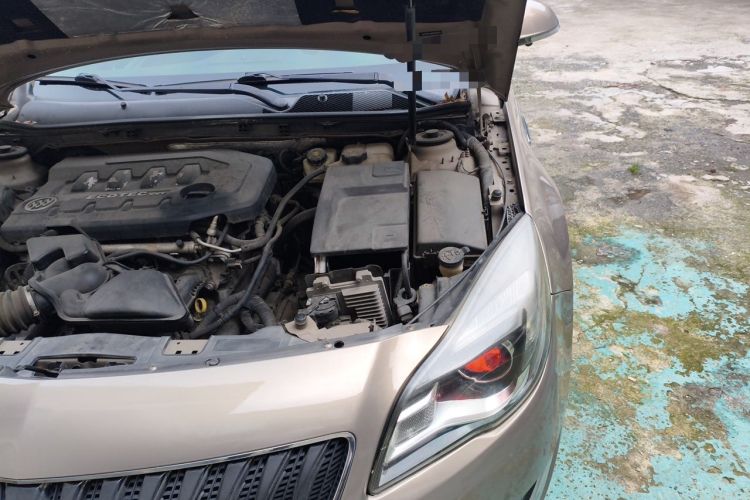 Used Buick Regal 2014 2.0L Leading Fashion Edition Engine Bay Left