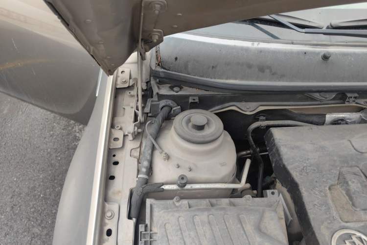 Used Buick Regal 2014 2.0L Elite Fashion Edition Engine Bay Right
