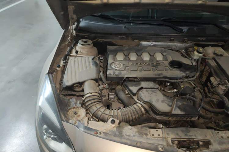 Used Buick Regal 2014 2.4L SIDI Luxury Fashion Edition Engine Bay Right
