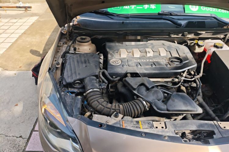 Used Buick Regal 2014 2.0L Elite Fashion Edition Engine Bay Right