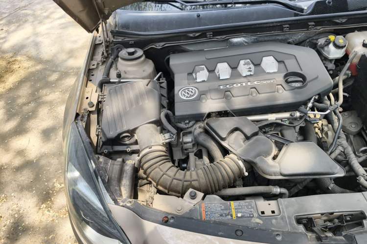 Used Buick Regal 2014 2.0L Leading Fashion Edition Engine Bay Right