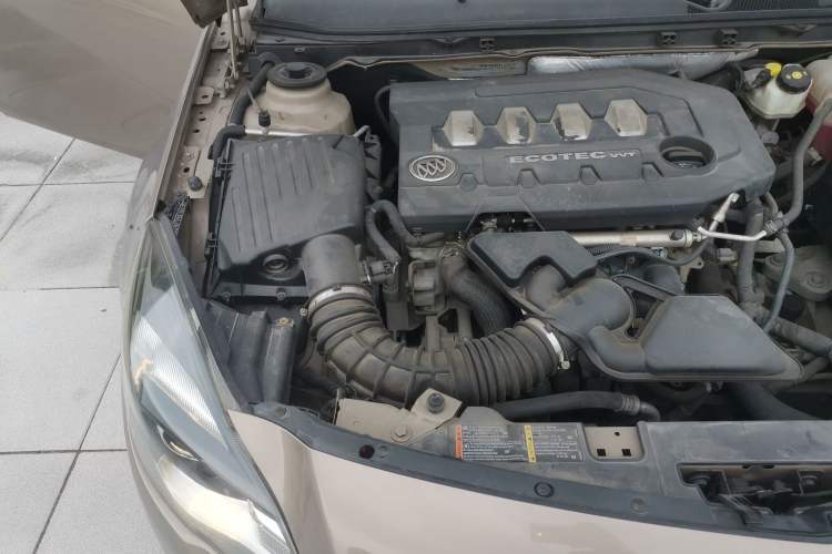 Used Buick Regal 2014 2.0L Elite Fashion Edition Engine Bay Right