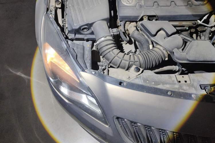 Used Buick Regal 2014 2.0L Leading Fashion Edition Engine Bay Right