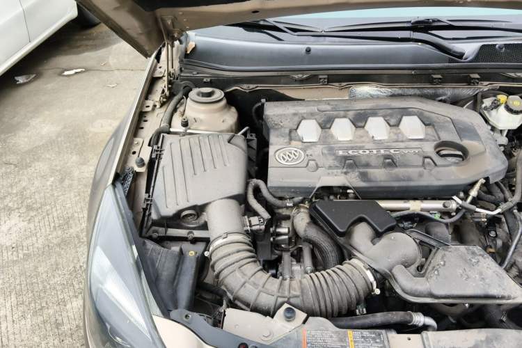 Used Buick Regal 2014 2.0L Elite Fashion Edition Engine Bay Right