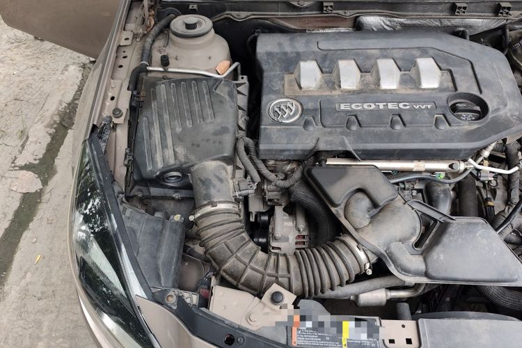 Used Buick Regal 2014 2.0L Elite Fashion Edition Engine Bay Right