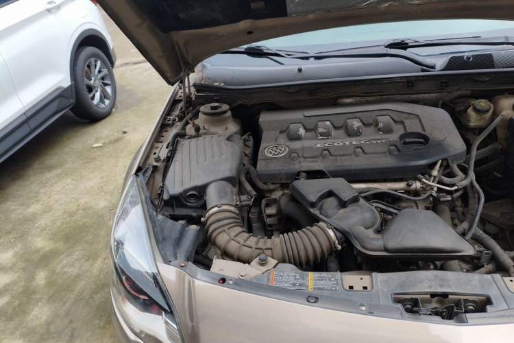 Used Buick Regal 2014 2.0L Leading Fashion Edition Engine Bay Right