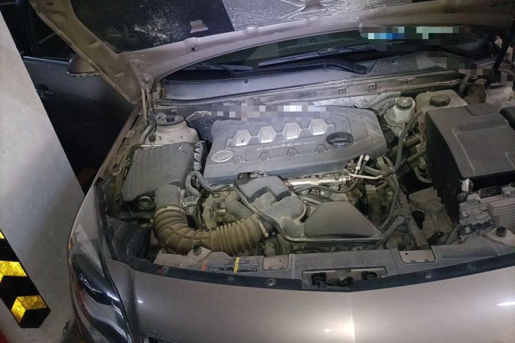 Used Buick Regal 2014 2.0L Elite Fashion Edition Engine Bay Right