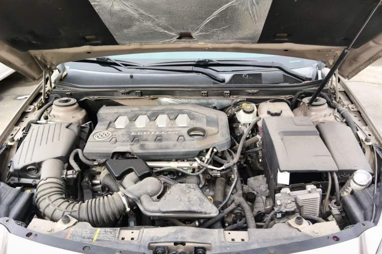 Used Buick Regal 2014 2.0L Elite Fashion Edition Engine Bay
