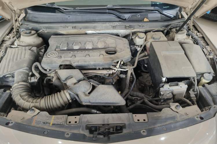 Used Buick Regal 2014 2.0L Elite Fashion Edition Engine Bay