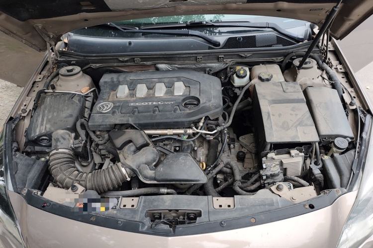 Used Buick Regal 2014 2.0L Elite Fashion Edition Engine Bay