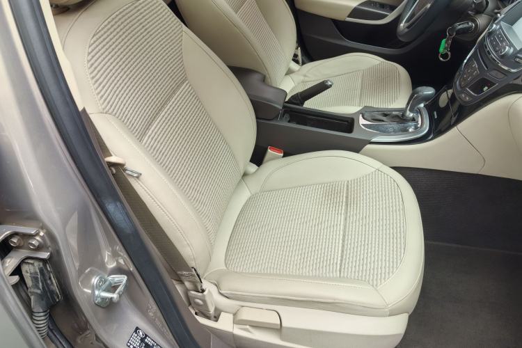 Used Buick Regal 2014 2.0L Leading Fashion Edition Exterior 4