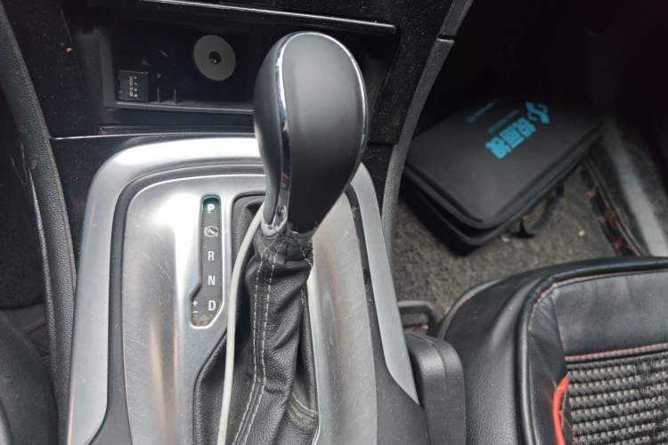 Used Buick Regal 2014 1.6T Fashionable Tech Edition Gear Lever